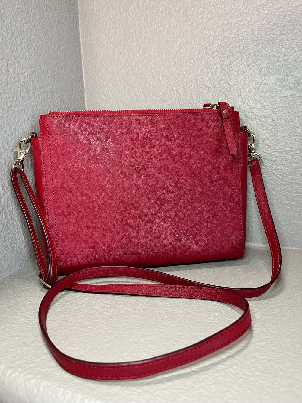Lo & Sons Pearl Convertible Crossbody Bag Red Saffiano Leather